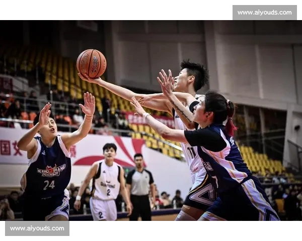 激烈对决！全明星球员在赛场上演精彩瞬间与绝妙配合